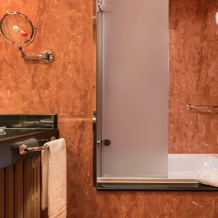 فندق Eurostars Claras سلامنكا